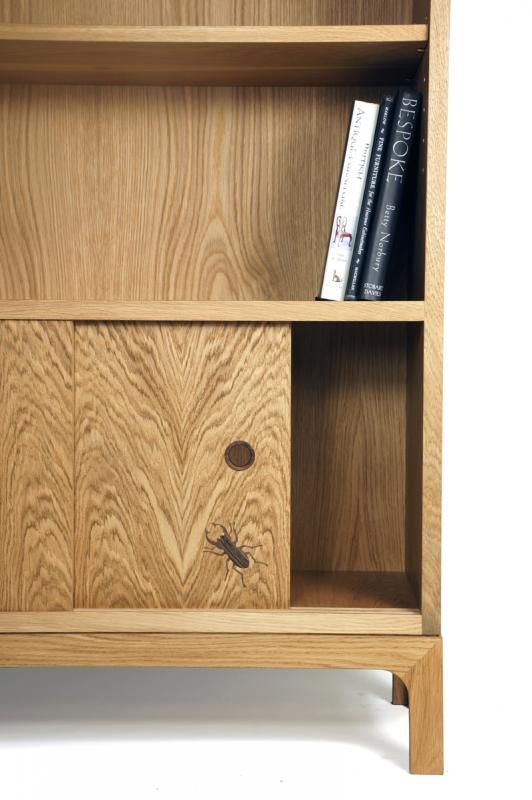 Bookcase in oak - detail by Dovetailors